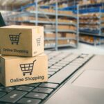 Dropshipping vs. Traditional Retail: The 2025 Showdown