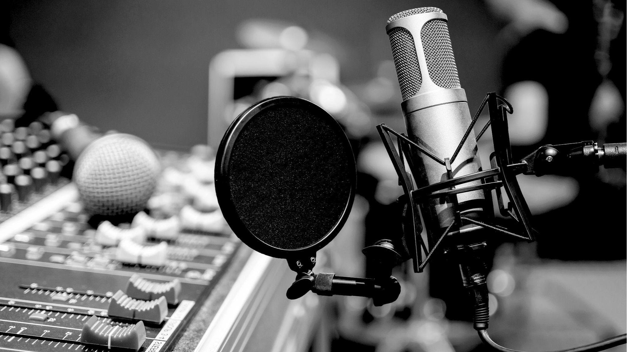 The Rise of Podcasts: Transforming How We Consume Content