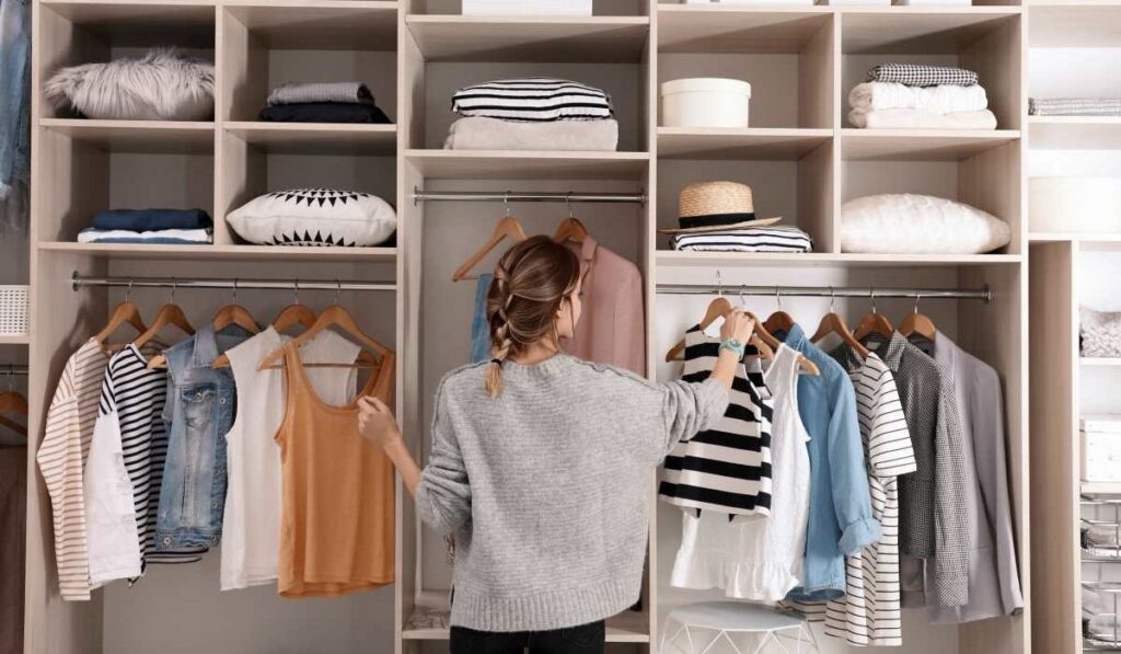 Building a Minimalist Wardrobe: The Ultimate Guide for 2025